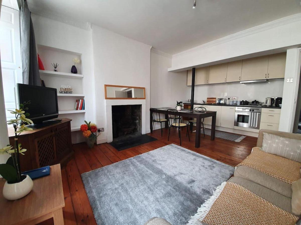 Lovely 2 Bedroom Flat In The Heart Of The City เอดินบะระ ภายนอก รูปภาพ
